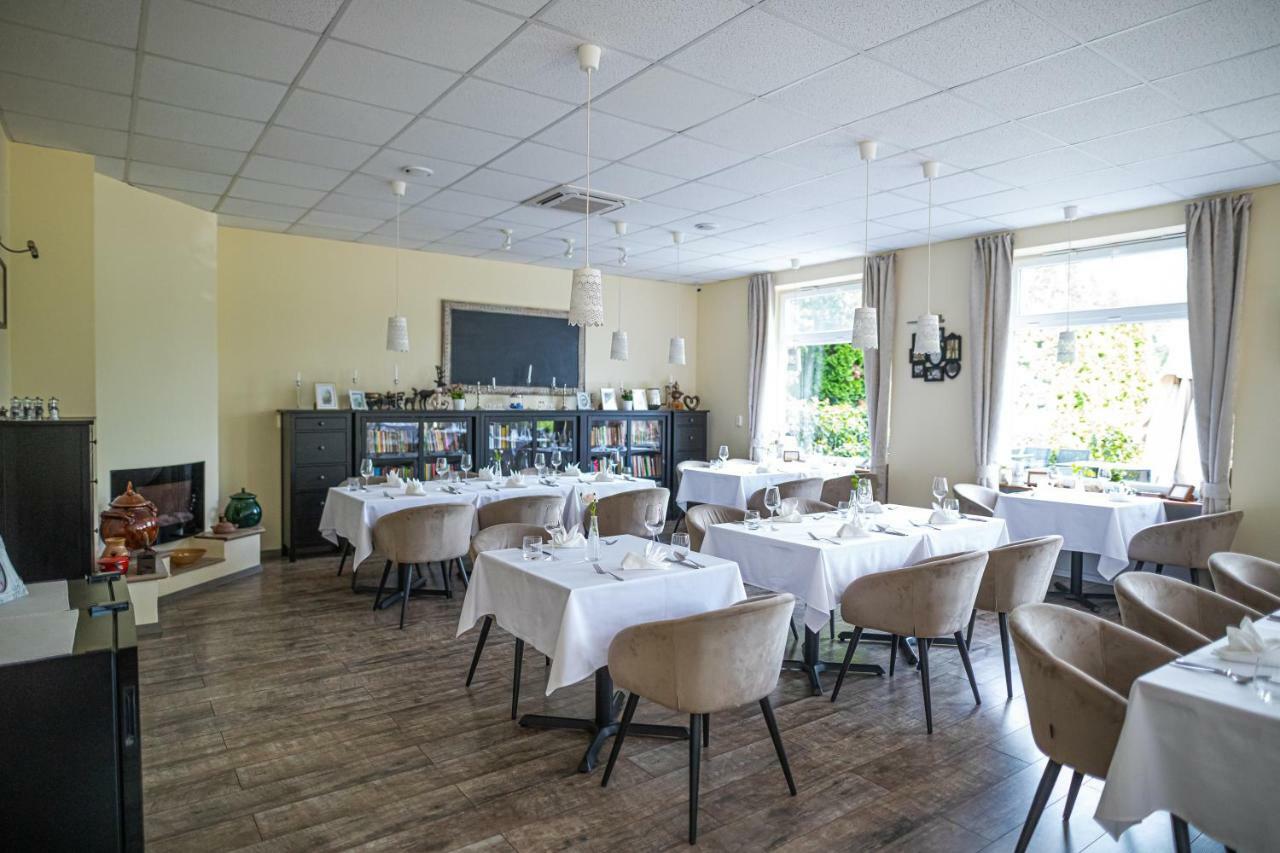 Bonne Chance Restaurant And Hotel Bazakerettye Bagian luar foto