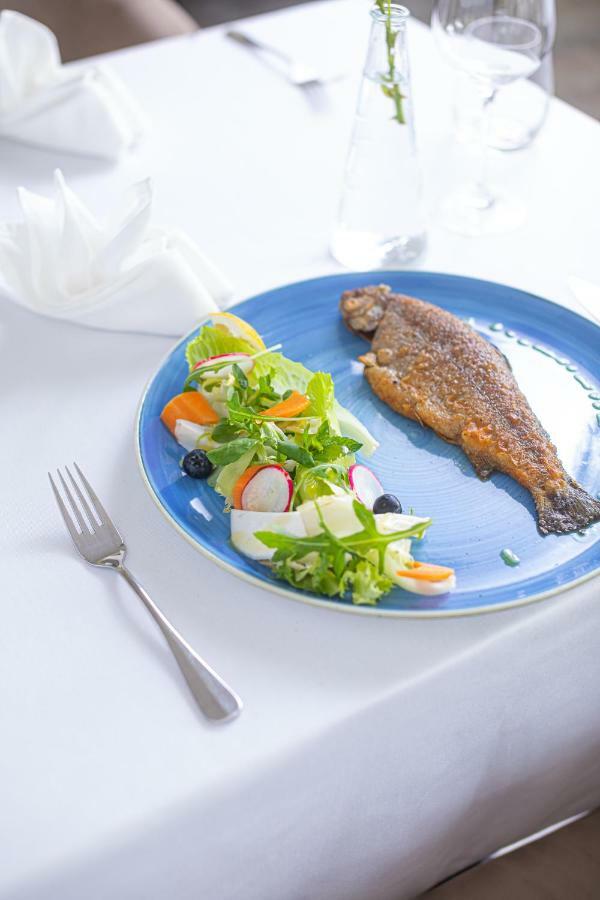 Bonne Chance Restaurant And Hotel Bazakerettye Bagian luar foto