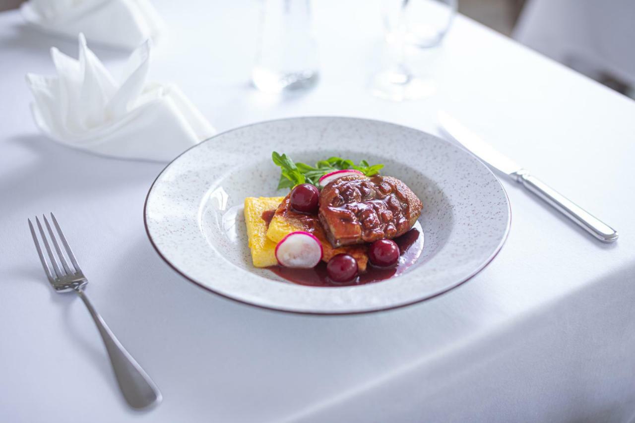 Bonne Chance Restaurant And Hotel Bazakerettye Bagian luar foto