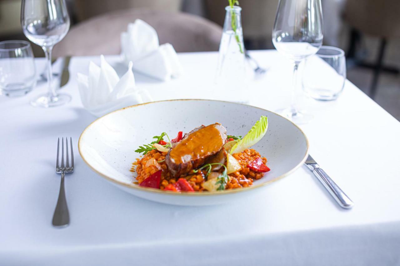 Bonne Chance Restaurant And Hotel Bazakerettye Bagian luar foto